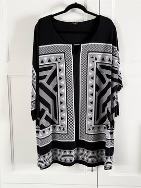 Black & White Geometric Print Tunic Top size 1X